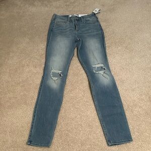HOLLISTER NWT Curvy high rise super skinny size 8L/29L
